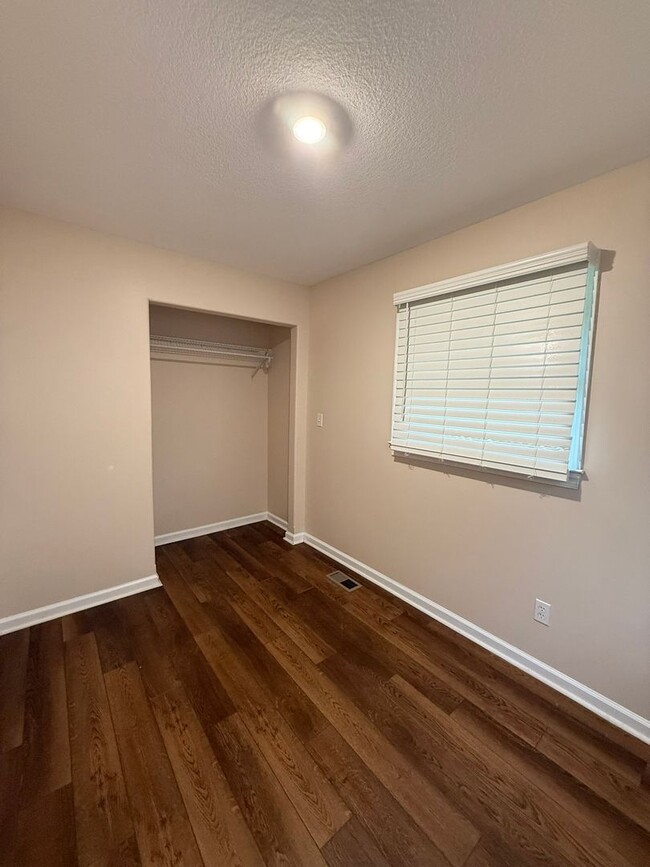Building Photo - 3 Bedrooms, 1.5 Baths, Ranch in North Roan...