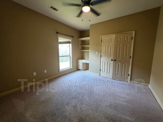 Building Photo - 1901 Hidden Creek Dr