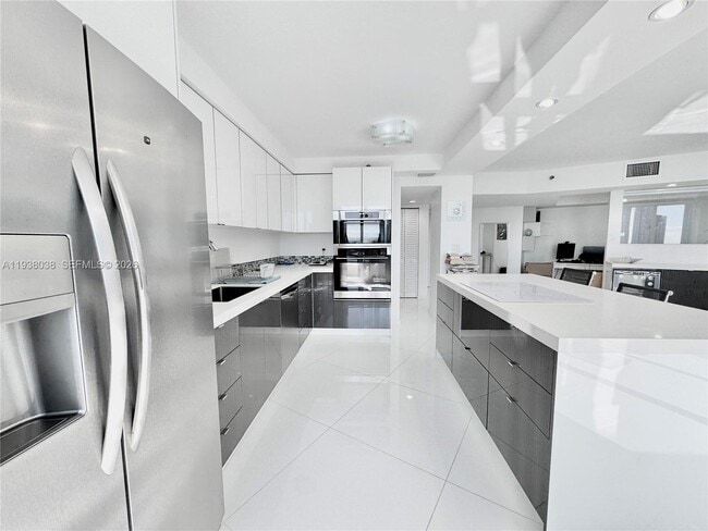 Building Photo - 3600 Mystic Pointe Dr