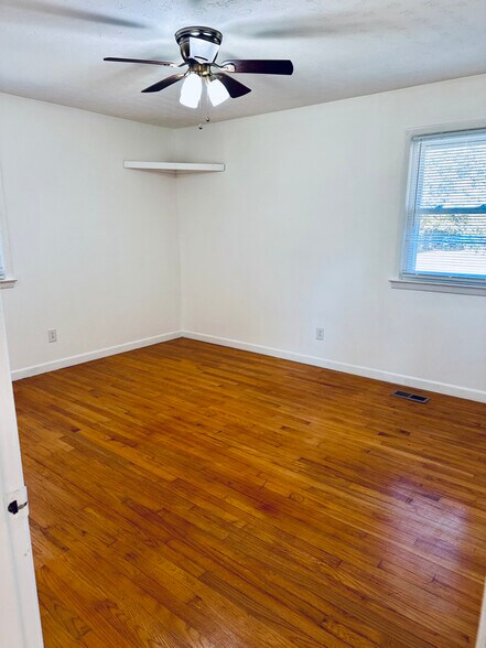 Building Photo - 7 Princeton Dr