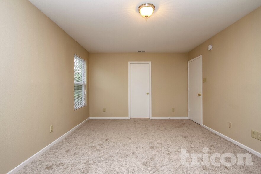 Building Photo - 1164 N Aberdeen Dr