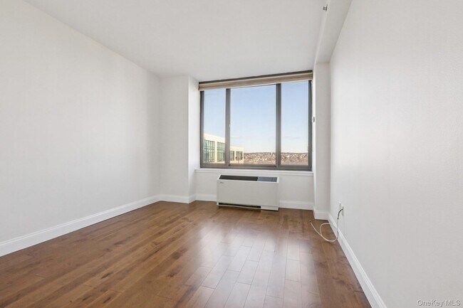 Building Photo - 10 City Pl