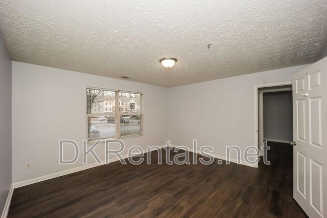 Building Photo - 12101 Fairington Ridge Cir