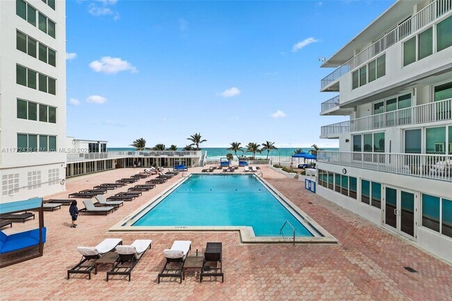 Building Photo - 5401 Collins Ave