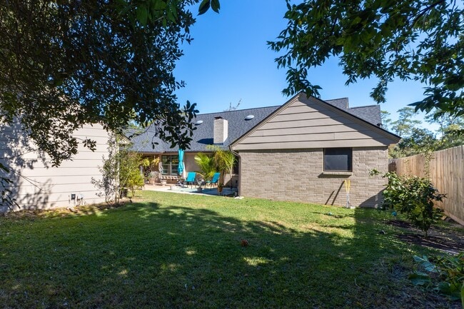 Building Photo - 2710 Colonial Dr