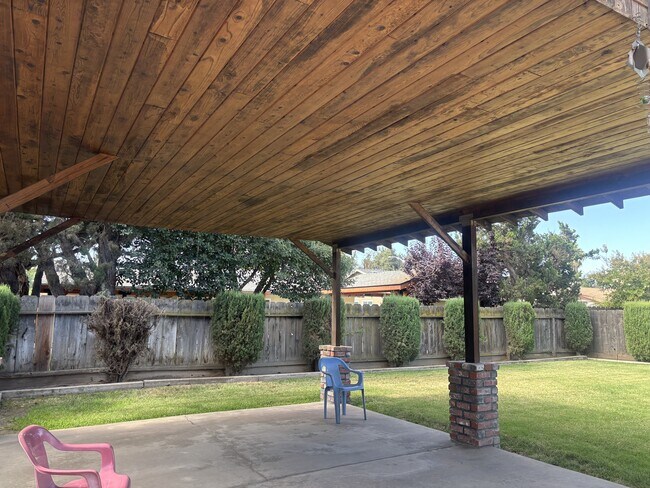 Building Photo - 1712 Shasta Ct