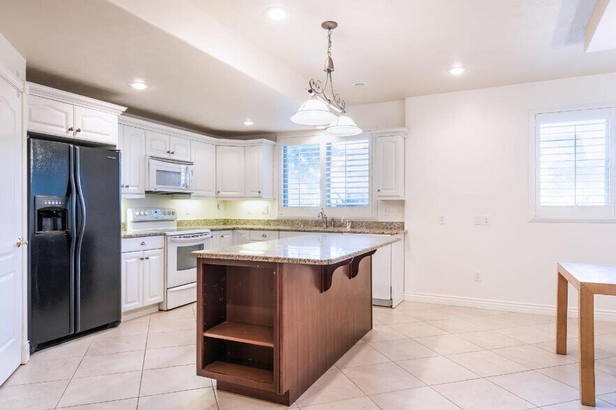 Building Photo - 1170 Eaglewood Loop