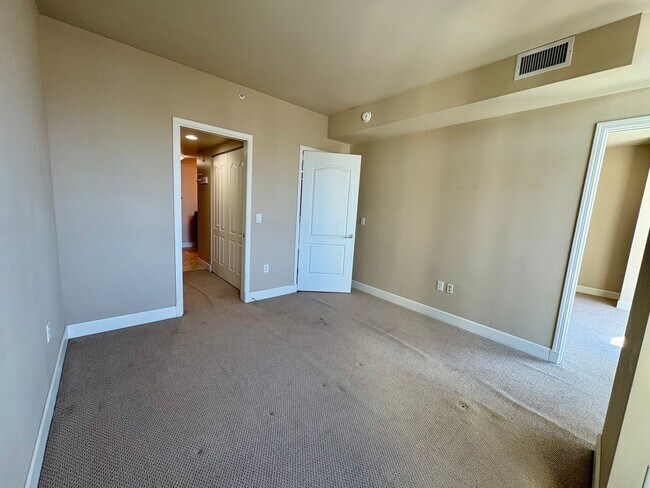 Building Photo - The Palladio 1 Bedroom