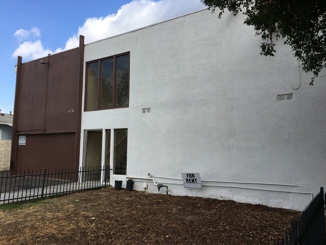 Building Photo - Troost Apts