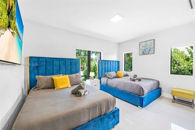 Building Photo - 850 Washington St