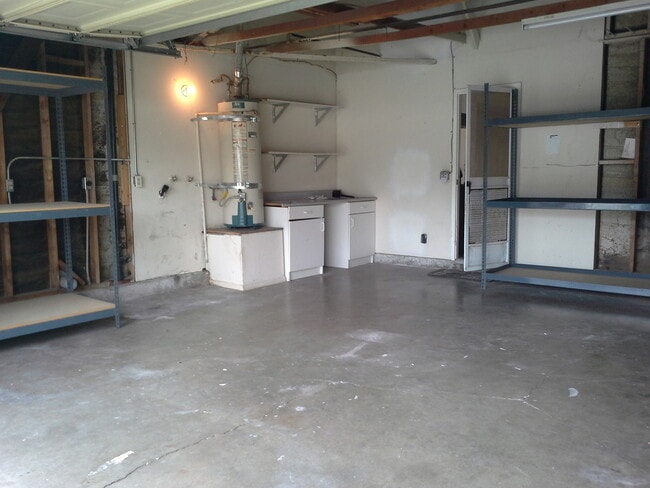 Building Photo - Great 3-bedroom, 2 bath home in Tustin Mea...