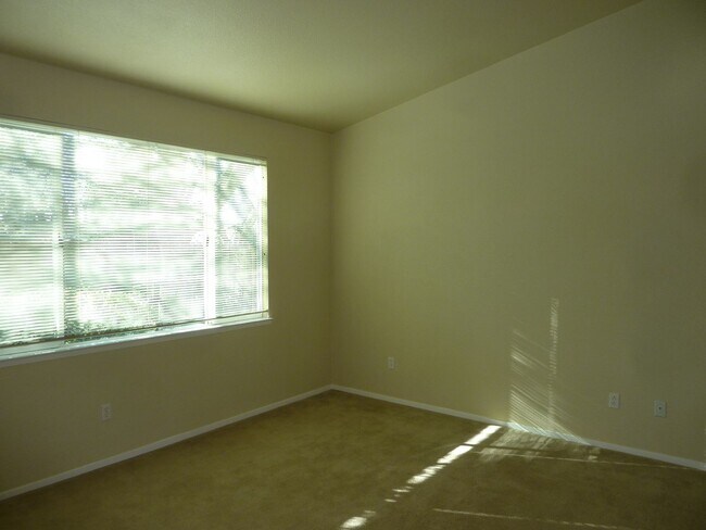 Building Photo - Single Story Home w/ Attached Garage