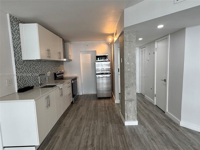 Building Photo - 1825 S Ocean Dr