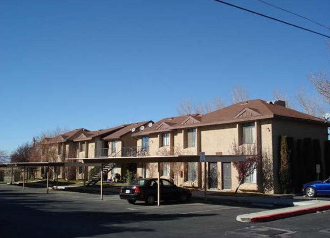 Rosamond Apartments - Rosamond Village Apartments