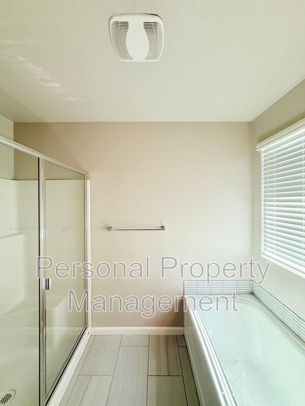 Building Photo - 2727 S White Salmon Dr