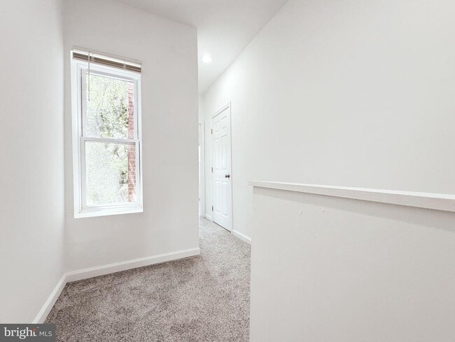 Building Photo - 812 N Payson St