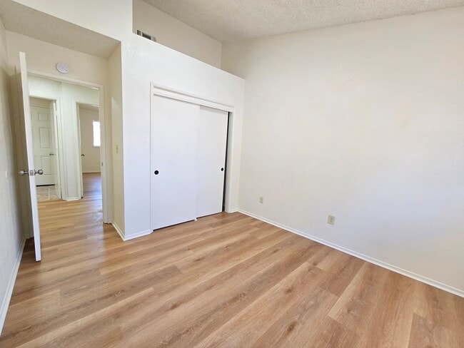 Building Photo - 10621 N Loop Blvd