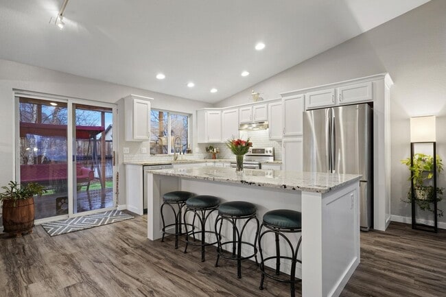 Building Photo - Beautifully Updated Home Near Dry Canyon Trailhead