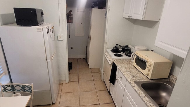 Building Photo - 324 Indiana St