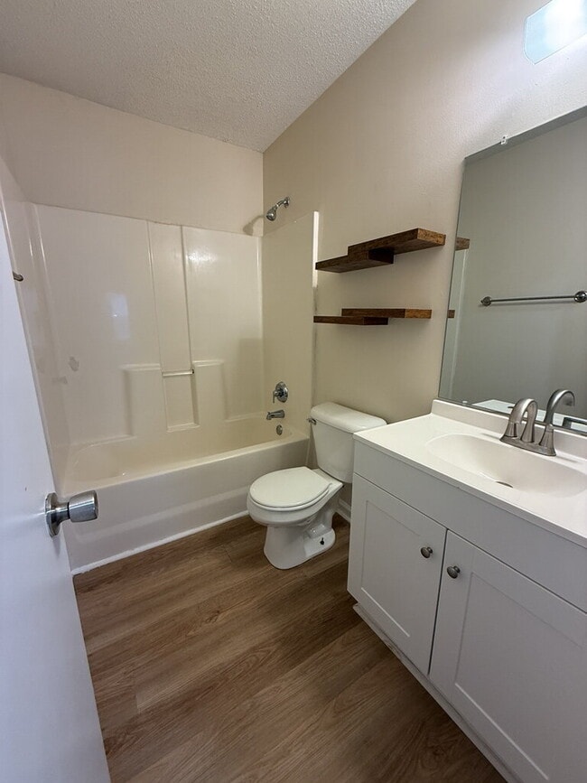 Building Photo - Charming 2 Bedroom Townhous 1068 W. Pueblo Dr.