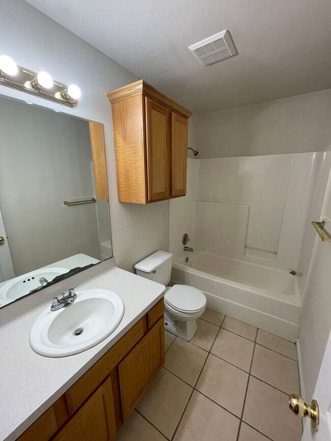 Building Photo - 3760 Oldenburg Ln