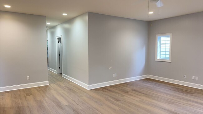 Building Photo - Newly Remodeled Home- Mid-Island Hilton Head