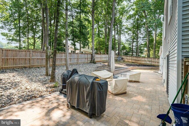 Building Photo - 15425 Beachview Dr