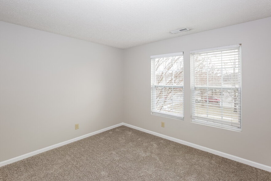 Building Photo - 1902 Mallard Woods Pl