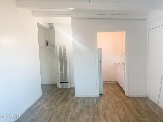 Building Photo - 6249 N Litchfield Rd