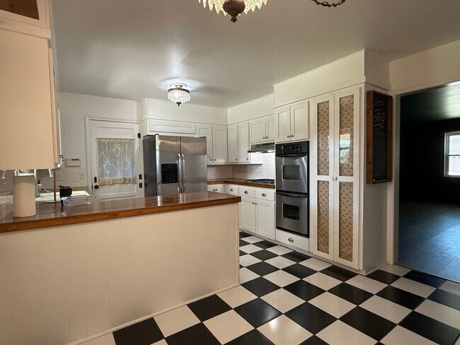 Building Photo - Spacious 4BR House in Tulsa