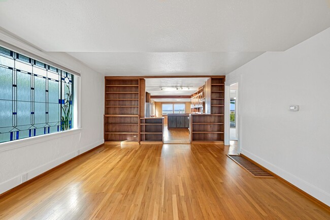 Building Photo - Charming 2-Bedroom Home with Stunning Wate...