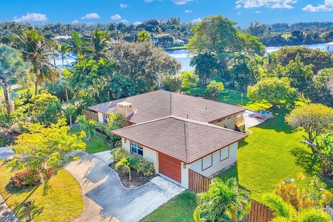 Building Photo - 916 Roberts Rd