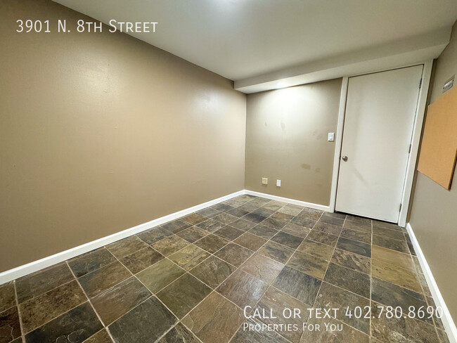 Building Photo - Fully remodeled townhome for rent!