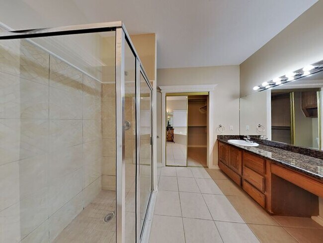 Building Photo - *No Application Fee* *$500 off First Month...