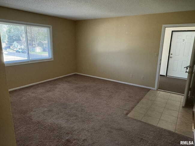 Building Photo - 400 N 5th St