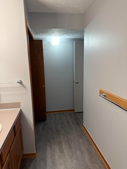 Building Photo - 415 3rd St