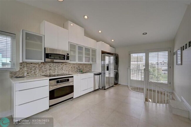 Building Photo - 1800 N Ocean Dr