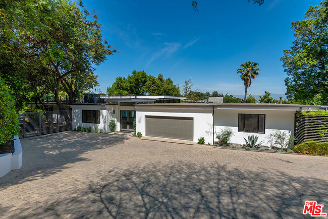 Building Photo - 15941 Skytop Rd