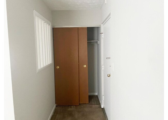 Interior Photo - Clifton 3033