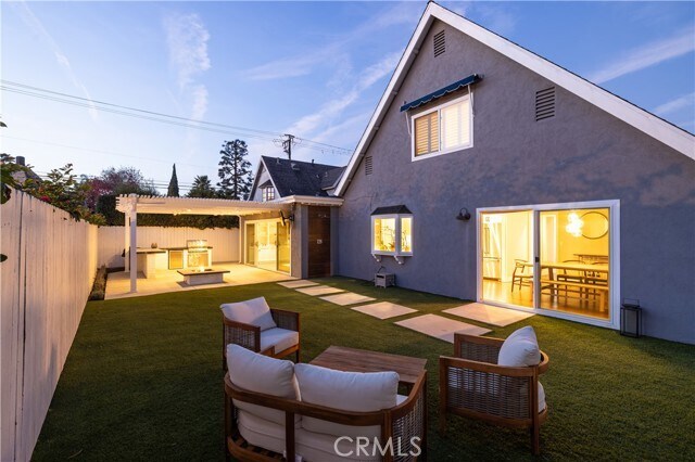 Building Photo - 407 E 16th St