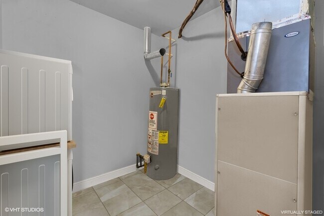 Building Photo - 4928 S Saint Lawrence Ave