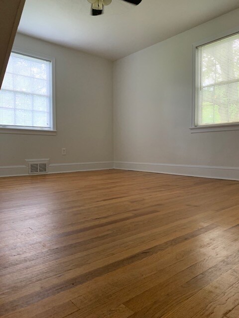 Building Photo - 410 Pineneedle Rd