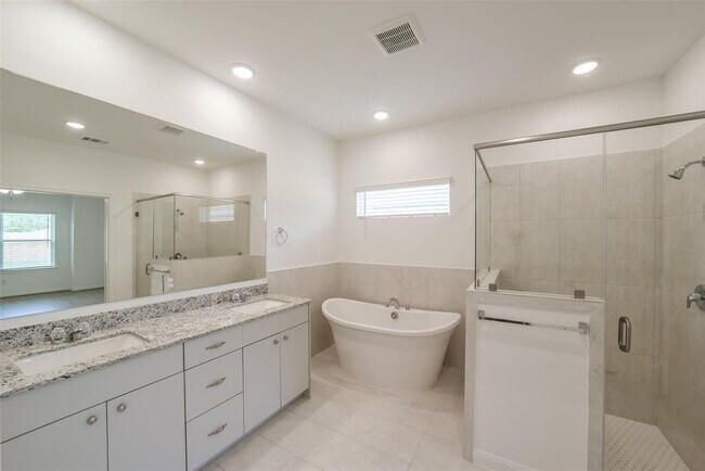 Building Photo - 11615 Moltere Dr