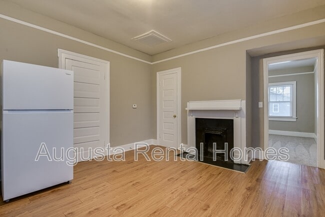 Building Photo - 104 Ellis St