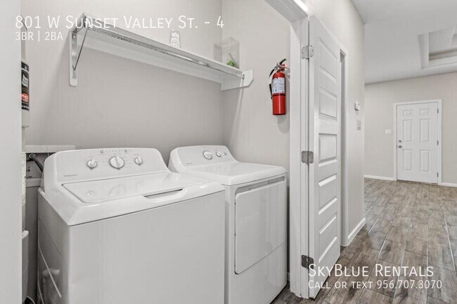 Building Photo - 801 W Sunset Valley St