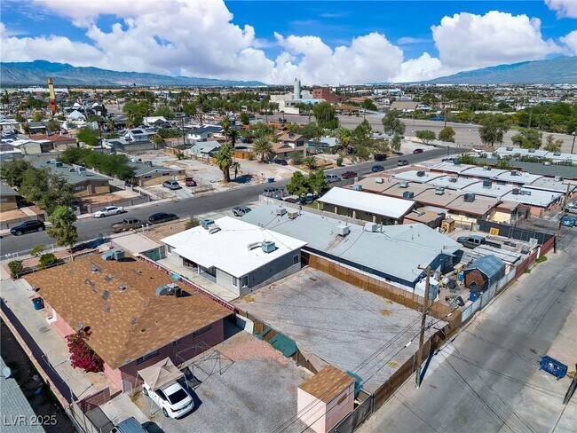 Building Photo - 710 N 10th St