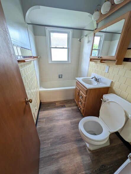 Building Photo - 807 Arlington Ave