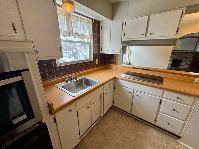 Building Photo - 3 Bedroom 2 Bath in Natrona Heights, PA!