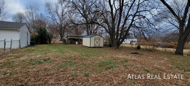 Building Photo - 519 S 81 St