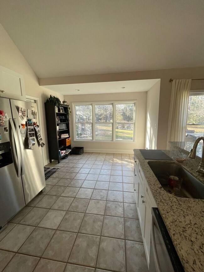 Building Photo - Eastside Three Bedroom Available for Rent July 2026